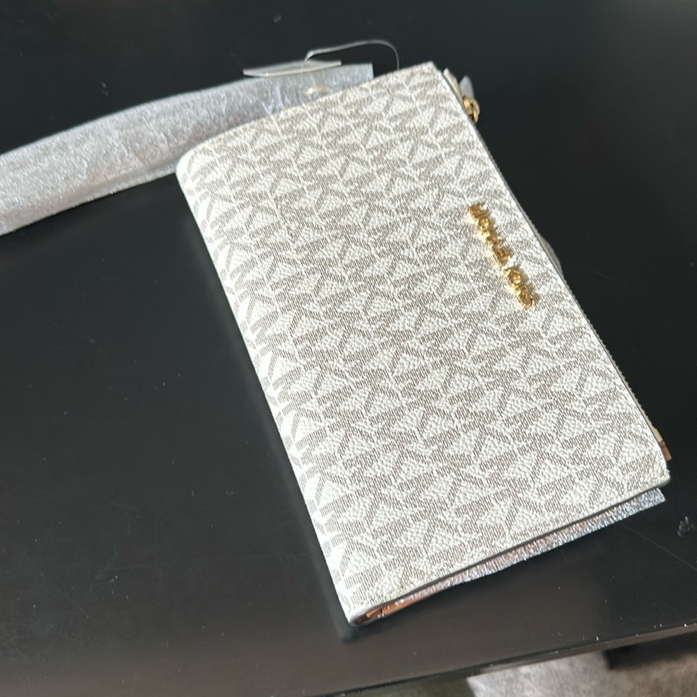 Brand new Michael Kors double zip wristlet